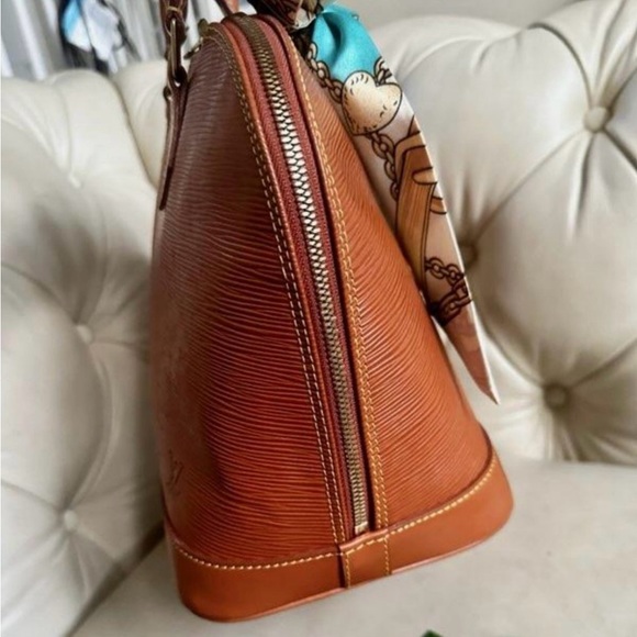 Louis Vuitton EUC Epi Alma PM - Picture 14 of 17